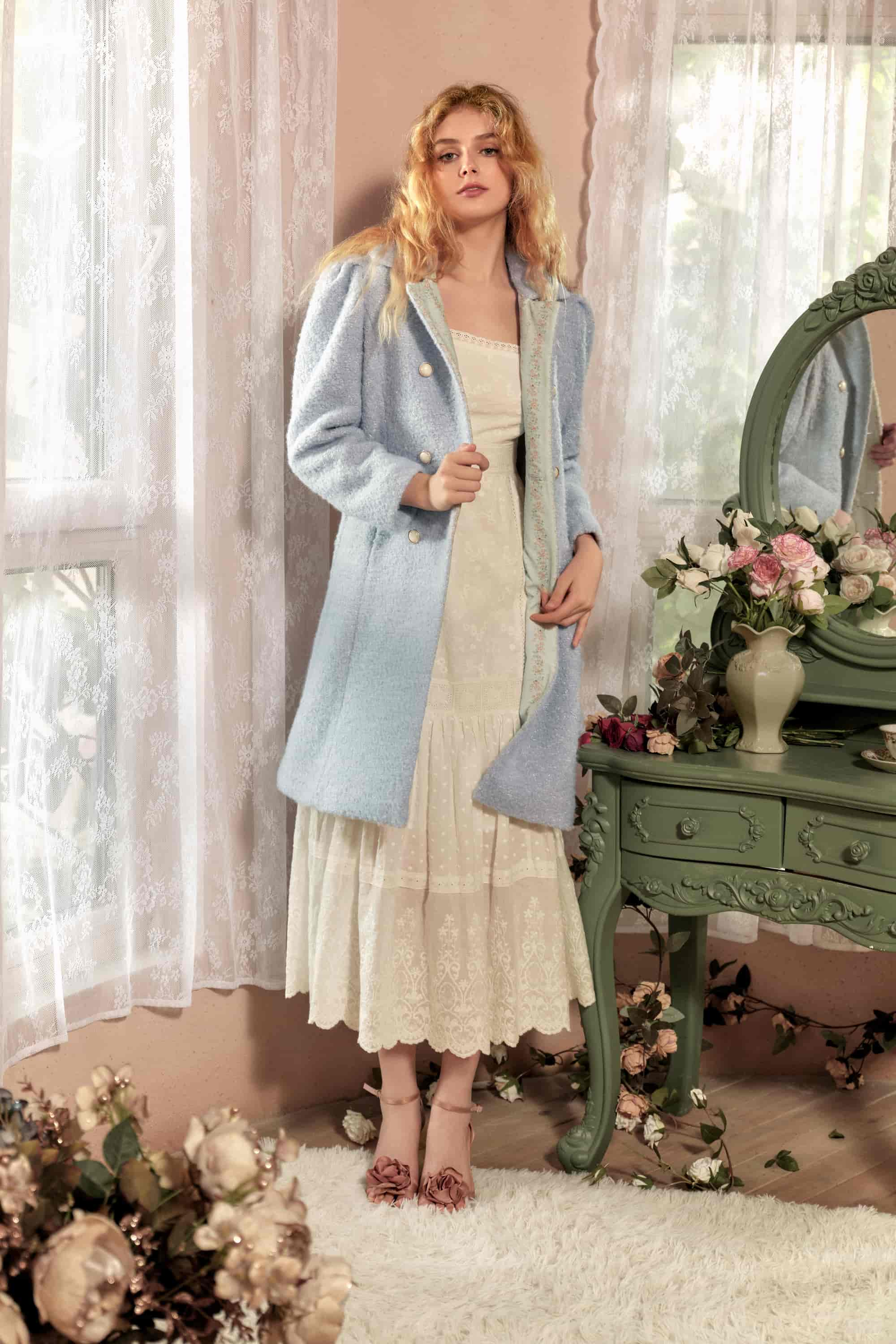 Fayette Small Lapel Wool Coat in Blue